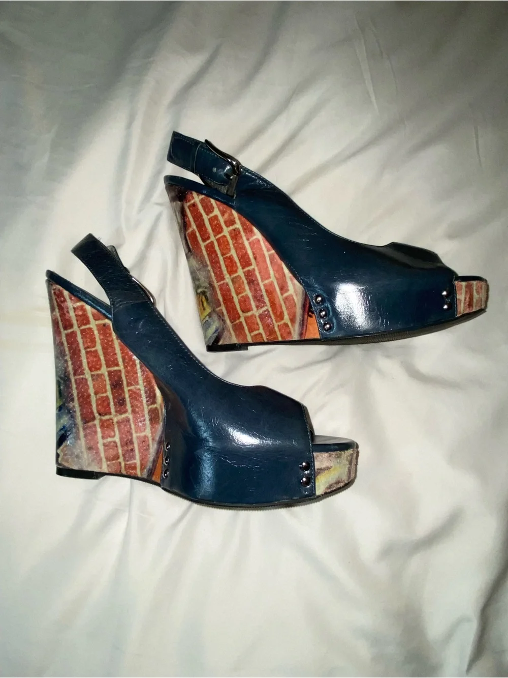 Zinc Leather Peep-Toe Wedge Sandals in Navy size 9